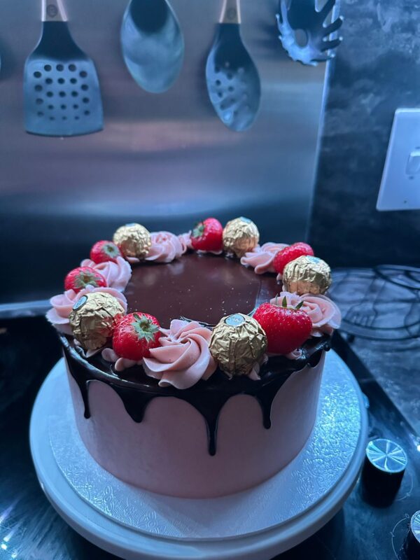 Ready-to-go chocolate drip cake 2 layers 6"
